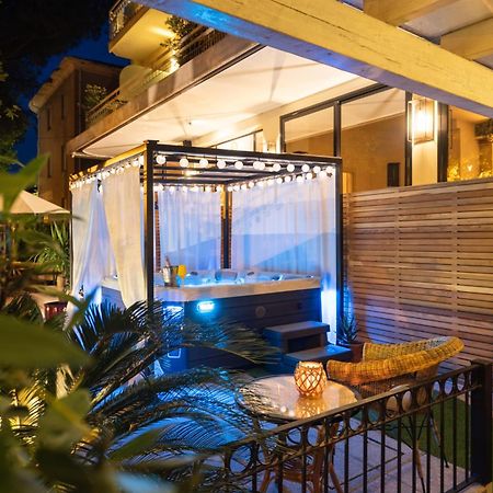 De La Ville Hotel Cattolica Kültér fotó
