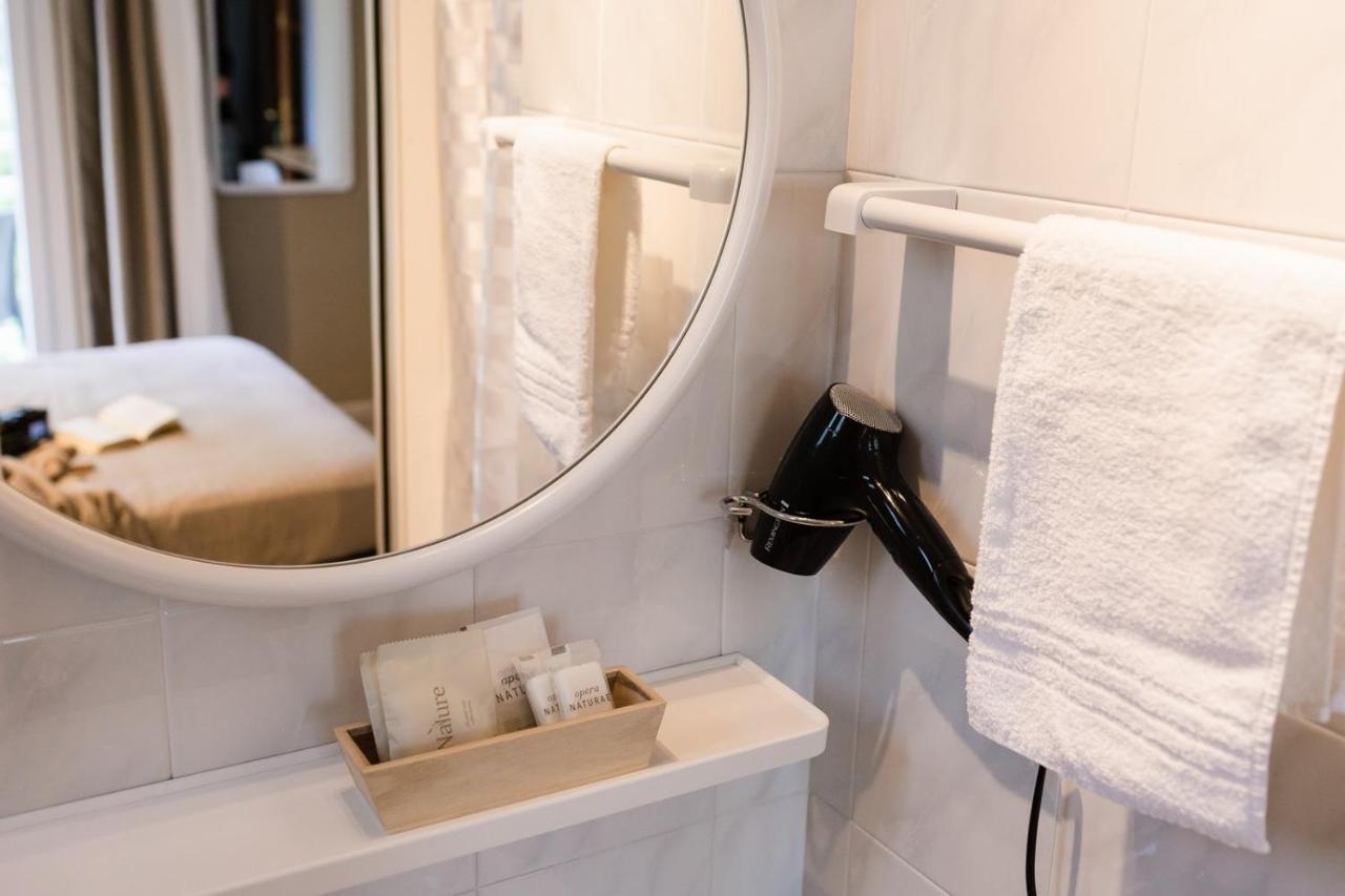 De La Ville Hotel Cattolica Kültér fotó