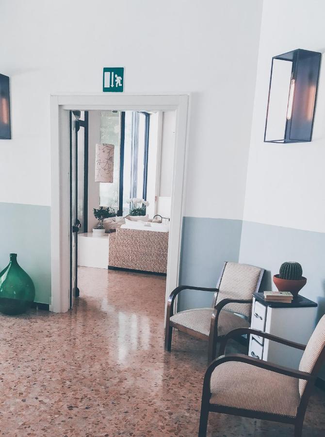De La Ville Hotel Cattolica Kültér fotó