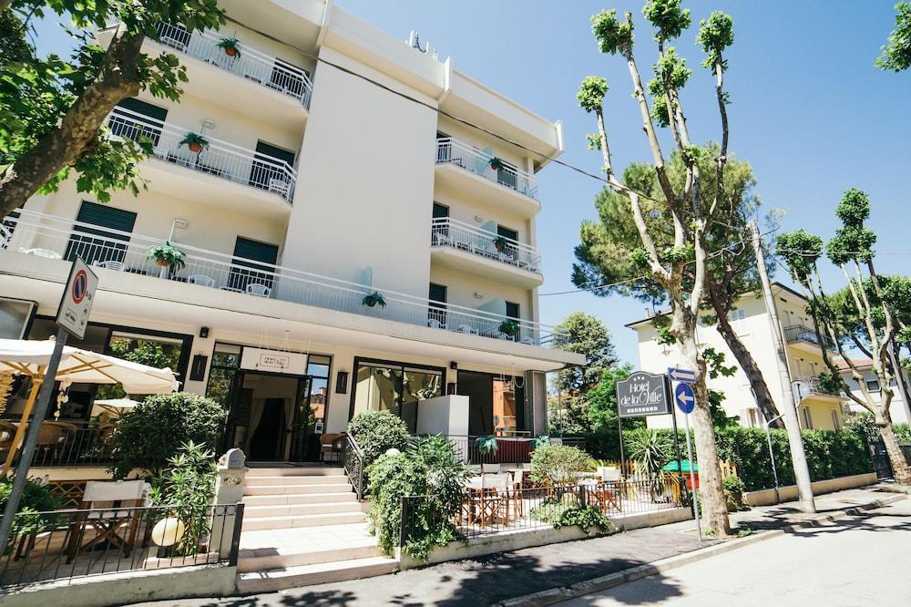 De La Ville Hotel Cattolica Kültér fotó