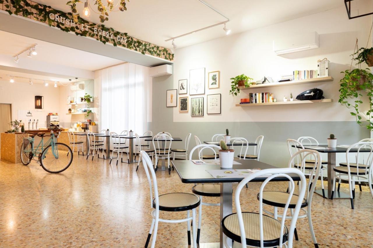 De La Ville Hotel Cattolica Kültér fotó