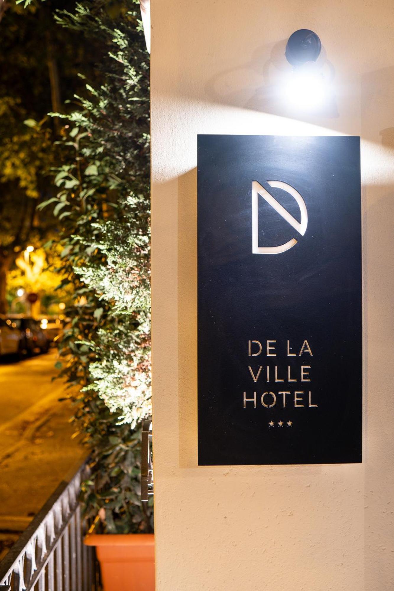 De La Ville Hotel Cattolica Kültér fotó